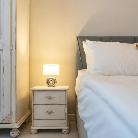 Slowackiego Glamour By Bookinghost