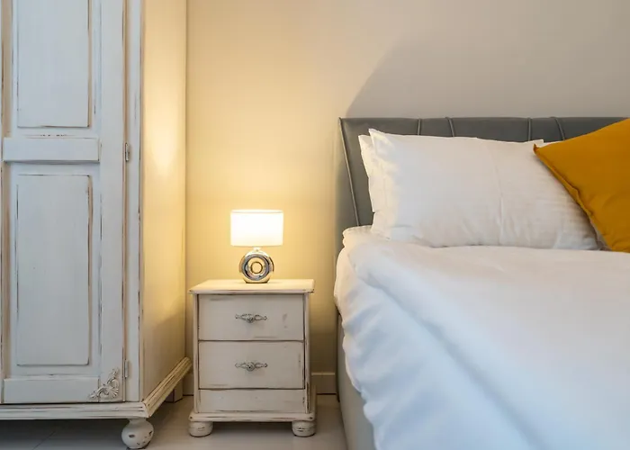 Slowackiego Glamour By Bookinghost