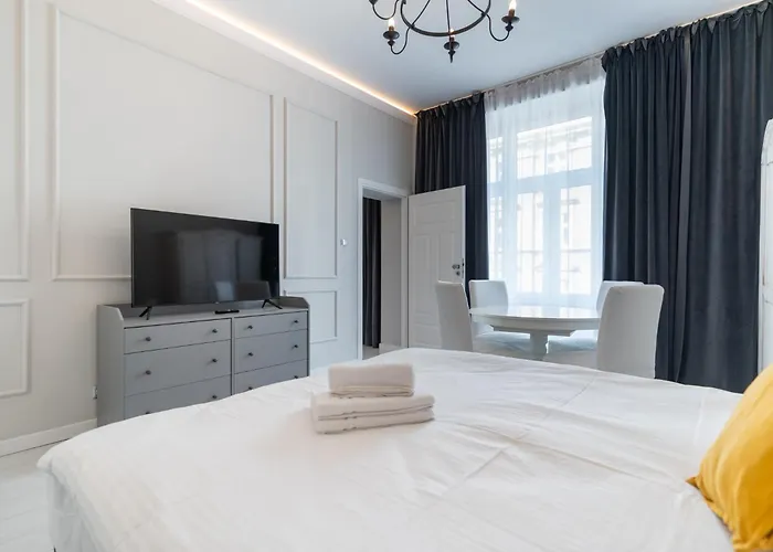 Slowackiego Glamour By Bookinghost קטוביץ